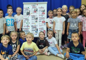 Motylki prezentują zasady udzielania pierwszej pomocy.