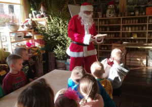 Święty Mikołaj odwiedził dzieci