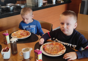 Degustacja wykonanej przez dzieci pizzy