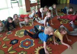 Ćwiczenia dzieci z grupy Motyli