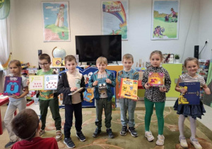 Motylki prezentują książeczki