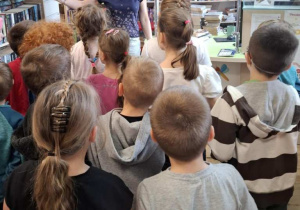 Motylki poznają pracę bibliotekarza