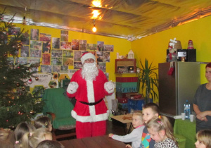 Mikołaj spotkał się z dziećmi.