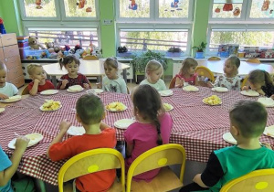 Degustacja przygotowanych przetworów z jabłek.