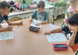 Kolorujemy dom zgodnie z odczuwanymi emocjami.