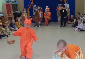 Konkurs-zbieranie kasztanów w określonej ilości.
