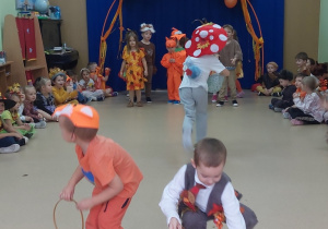 Konkurs-zbieranie kasztanów w określonej ilości.