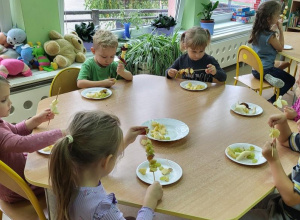 Zdrowe i pyszne szaszłyki owocowe w Motylkach