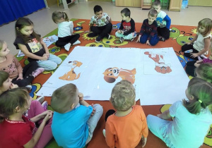 Pieski ułożone przez dzieci z grupy Motylki