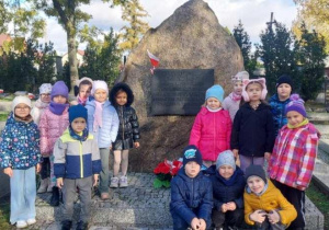 Wiewiórki na Cmentarzu Wojennym.