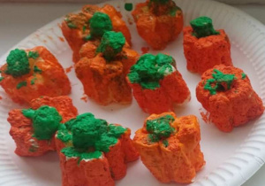 Dynie z chrupek kukurydzianych.