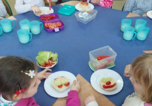 Kanapeczki przygotowane przez dzieci.