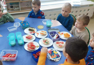 Zdrowe kanapki przygotowane przez Żabki.