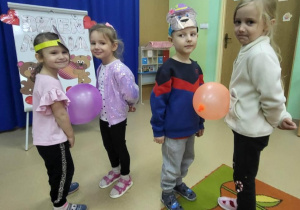 Zabawa z balonami.