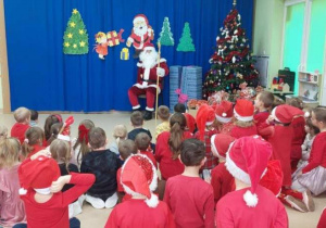 Dzieci witają Mikołaja piosenkami