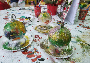 Bombki wykonane przez dzieci