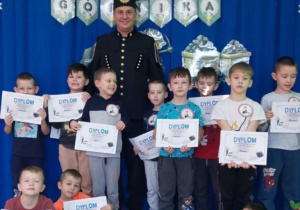 Pamiątkowe zdjęcie chłopców z Górnikiem