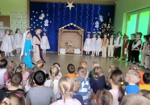 Józef z Maryją szukają schronienia.