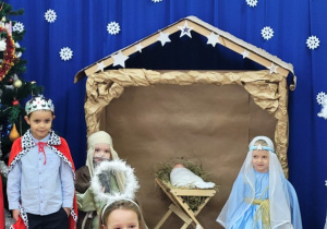 Aniołek opowiada o wędrówce Maryi i Józefa.