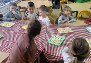 Motylki degustują popcorn