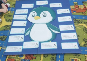 Żabki poznają ciekawostki o pingwinach