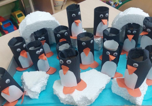 Makieta zimowej krainy pingwinków