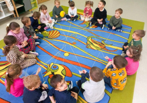 Dzieci tworzą sieć.