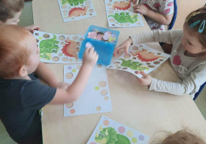 Praca plastyczna-gatunki dinozaurów.