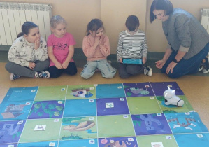 Żabki kodują drogę Robota