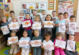 Pamiątkowe zdjęcie Wiewiórek z wykonanymi pracami.