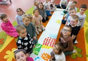 Wiewiórki utworzyły piegowe kody.