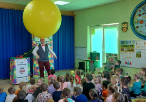 Balon potwór,czyli jak działa ciśnienie powietrza