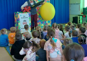 Balon potwór,czyli jak działa ciśnienie powietrza