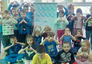 Pamiątkowe zdjęcie Żabek z Dnia Wody