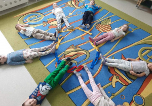 Dzieci promyczkami wiosennego słońca.