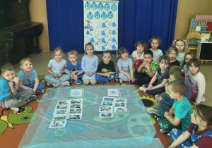 Przedszkolaki poznają znaczenie wody dla życia i ekologii.