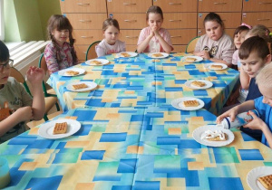 Żabki przygotowują gofry