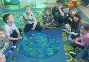 Ziemia z figur geometrycznych.