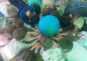 Dzieci wiedzą,że o planetę trzeba dbać.