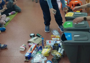 Segregujemy śmieci.