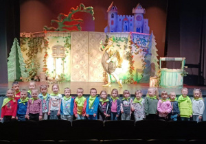 Pamiątkowe zdjęcie Motyli w Teatrze Piccolo