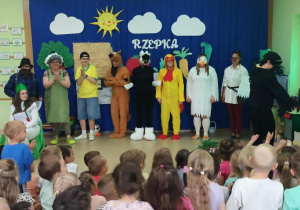 Kawka wchodzi na scenę