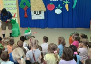 Dziadek sadzi Rzepkę