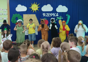 Rodzice tańczą do piosenki"Kaczuszki"