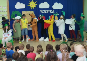 Aktorzy na scenie