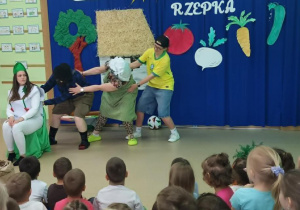 Wnuczek przybiega na ratunek