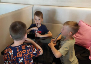 Pijemy lemoniadę o smaku mango