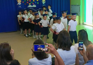 Polonez w wykonaniu dzieci.
