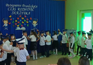Polonez w wykonaniu dzieci.