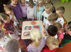 Magia barw i uśmiechu z okazji Dnia Kropki